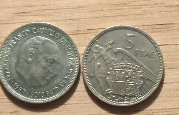 5 PESETAS AÑO 1957 ESTRELLA 73