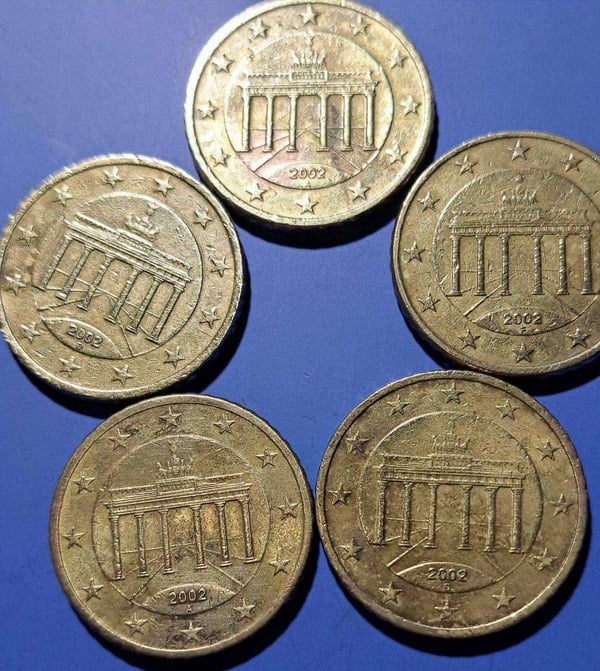 5☆ Vendo lote de 5 monedas de 50 C de € ( higienizadas ) de Alemania del año 2002.