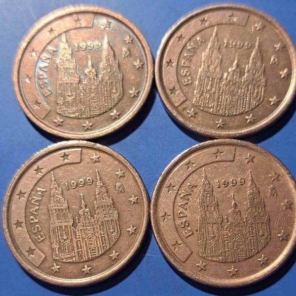 17☆☆ Vendo lote 4 monedas de 5 céntimos de euro ( higienizadas ) de España del 1999.