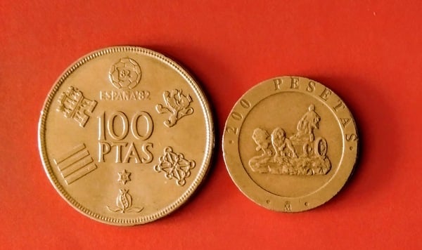 2 monedas Juan Carlos 100 y 200 pts + regalo 9 monedas Franco.