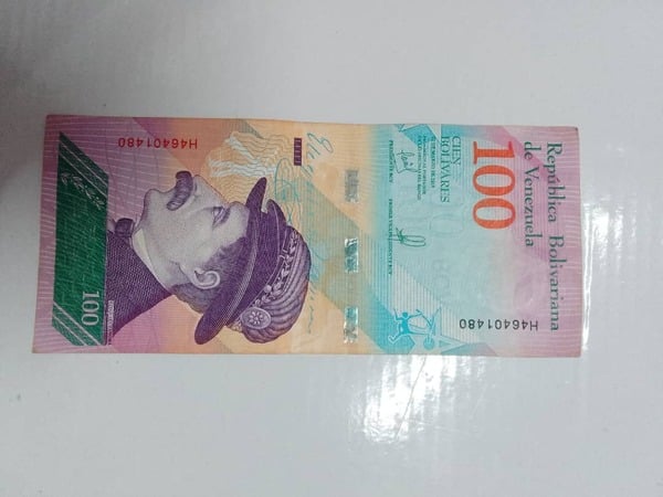100 bolívares