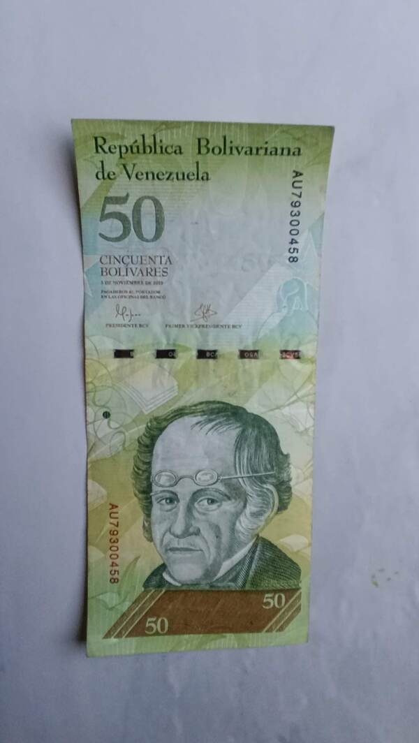 50 bolivares 05 de noviembre 2015