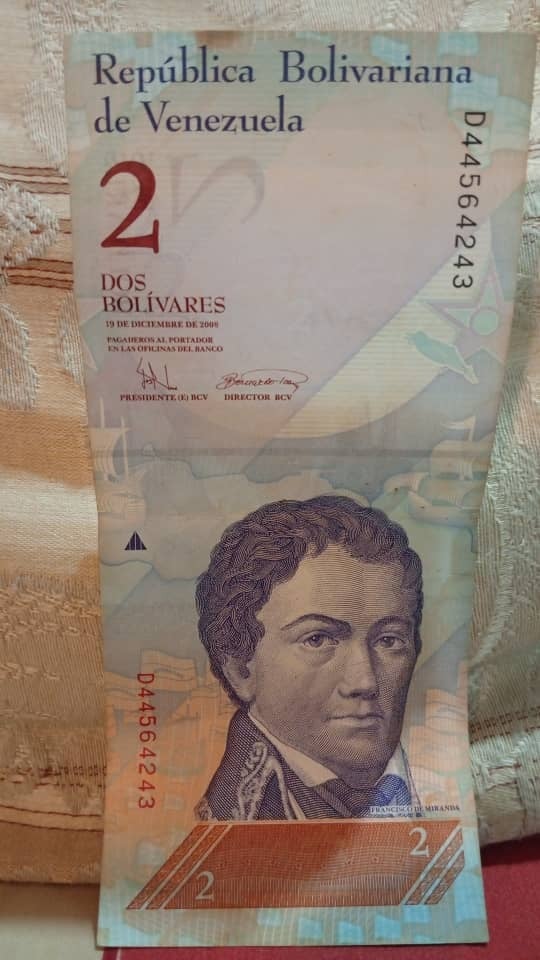 2 Bolivares Letra D