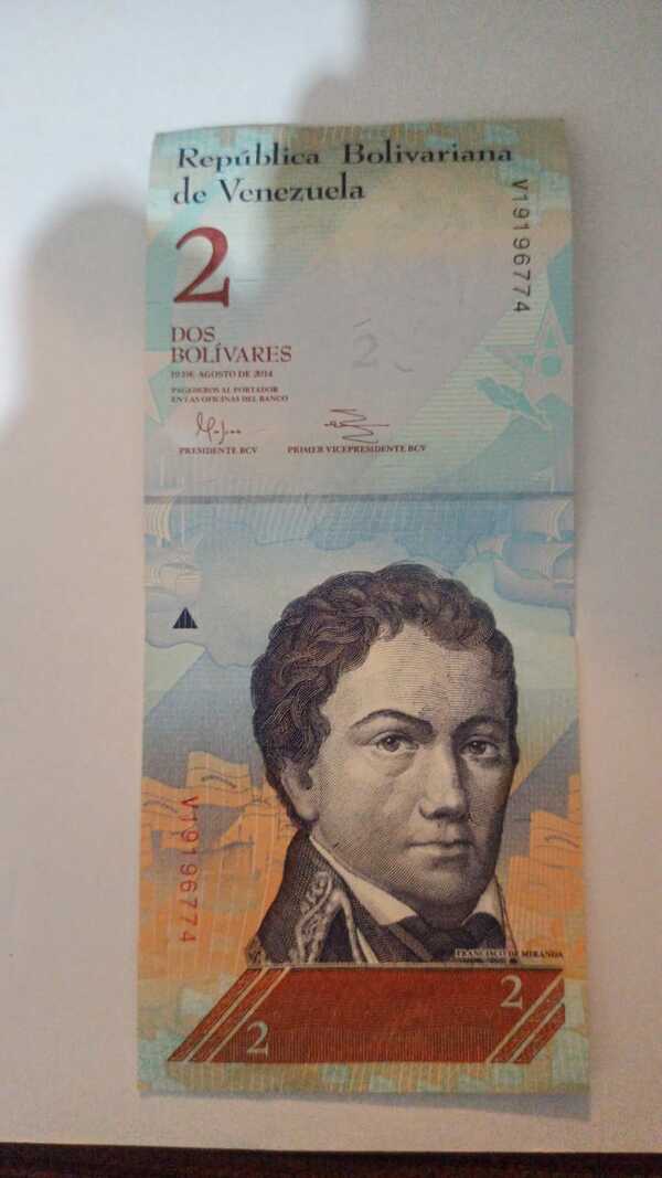 2 Bolivares Año 2014 letra V
