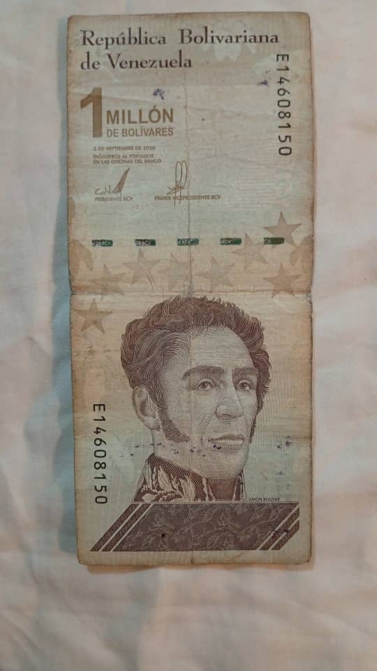 Un Millón De Bolívares letra E