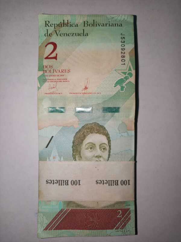 fajo de cien billetes