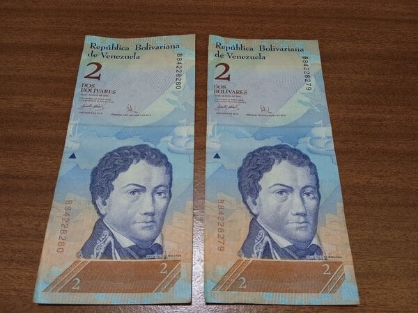 billete de dos bolivares