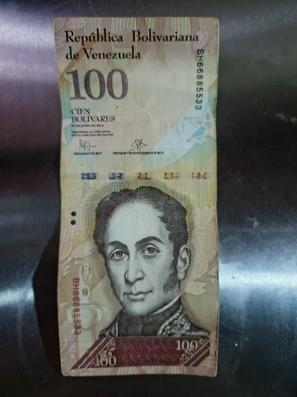 Billete de 100 bs
