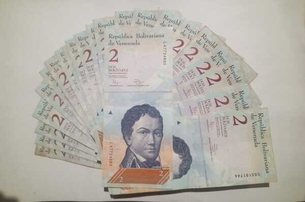 Billetes de 2bs del año 2012