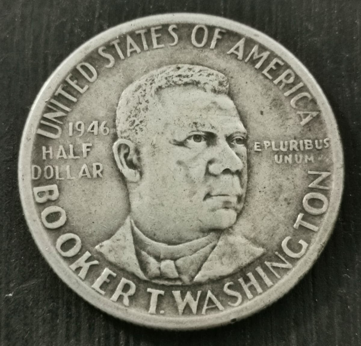 Foto 1 Moneta non identificata: Medio dólar del año 1946.