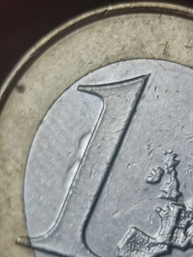 Foto 1 Moneta non identificata: Moneda de un euro de España 2023 ¿Error de acuñación?