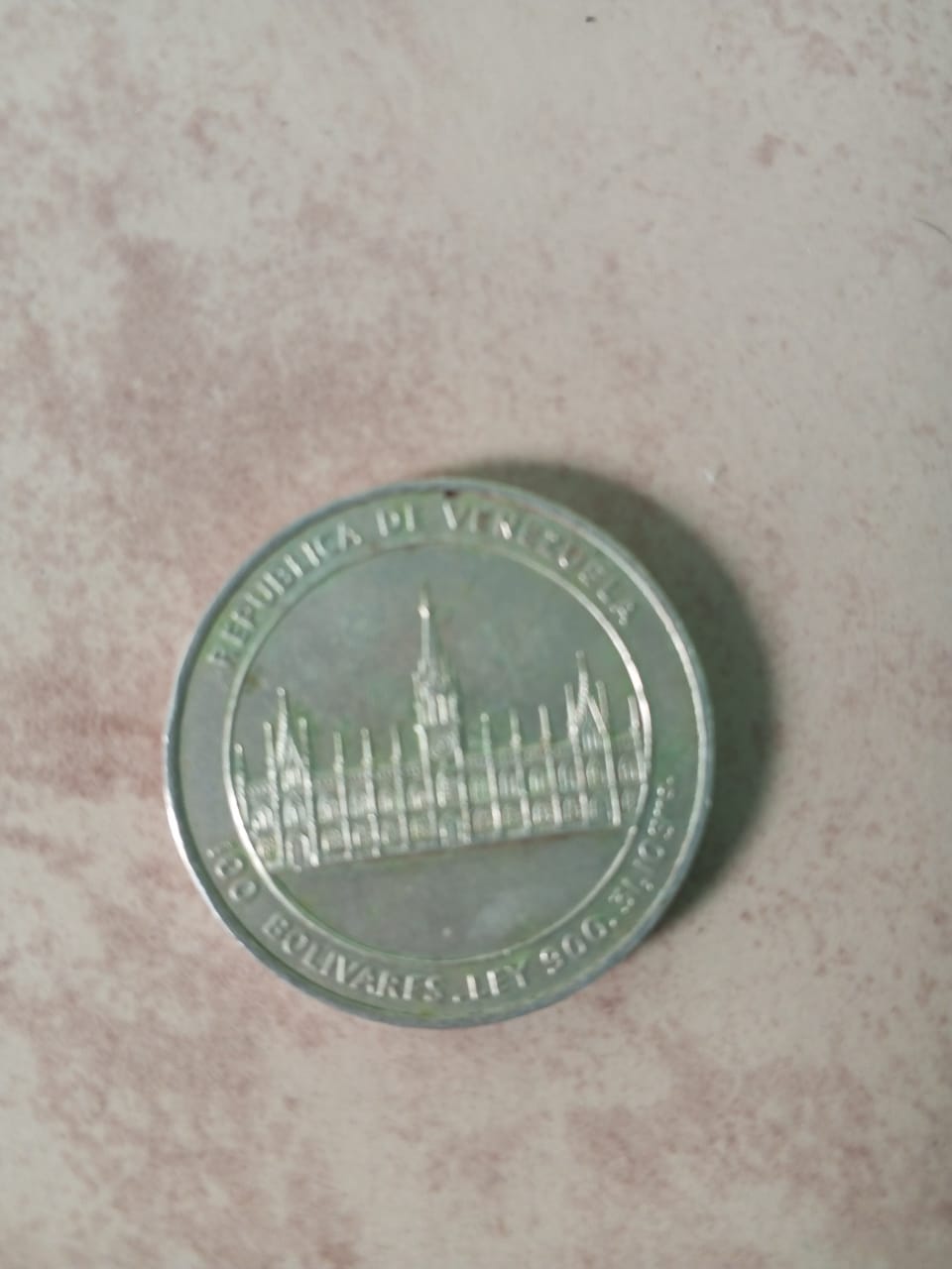 Foto 2 Moneta non identificata: moneda bicentenario del nacimiento de José María Vargas
