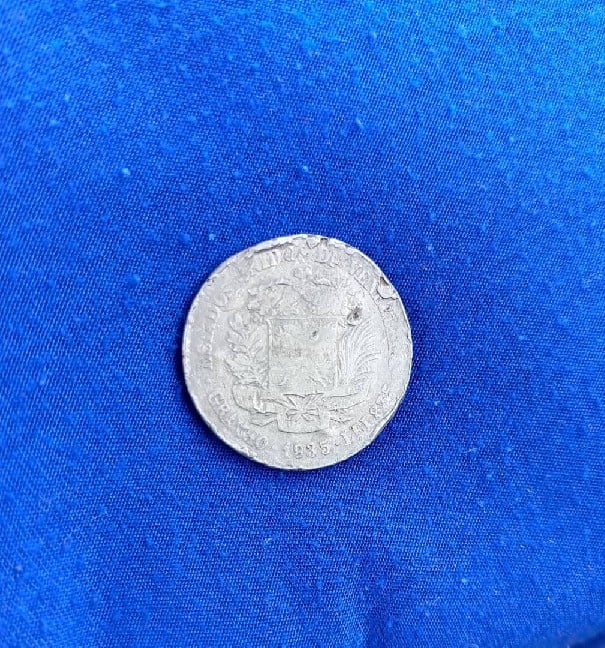 Foto 2 Moneta non identificata: Moneda Estados Unidos de Venezuela 1935