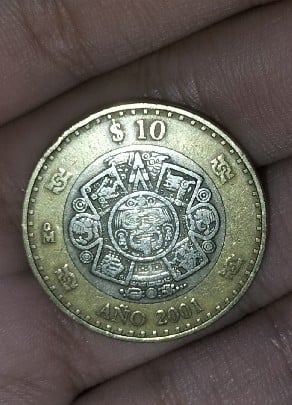 Foto 2 Moneta non identificata: “Moneda de $10 pesos 2001 – ¿Tiene algún valor especial?”