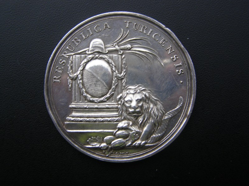 Foto 2 Moneta non identificata: Hola Compañeros, me podeis ayudar a identificar y val. esta moneda o medalla.
