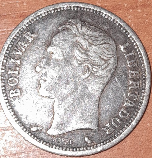 Foto 1 Moneta non identificata: Moneda de 01 bolivar