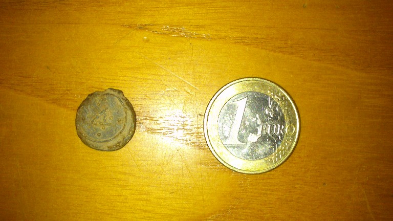 Foto 1 Moneta non identificata: Alguien sabe si esto es una moneda?