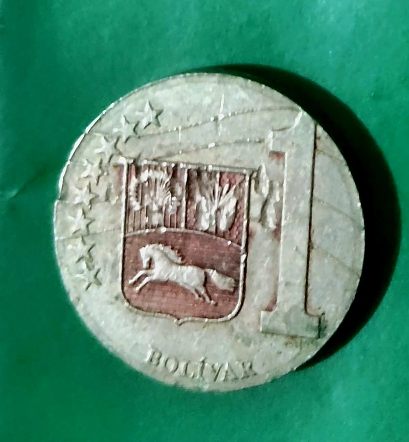 Foto 1 Moneta non identificata: UN BOLÍVAR