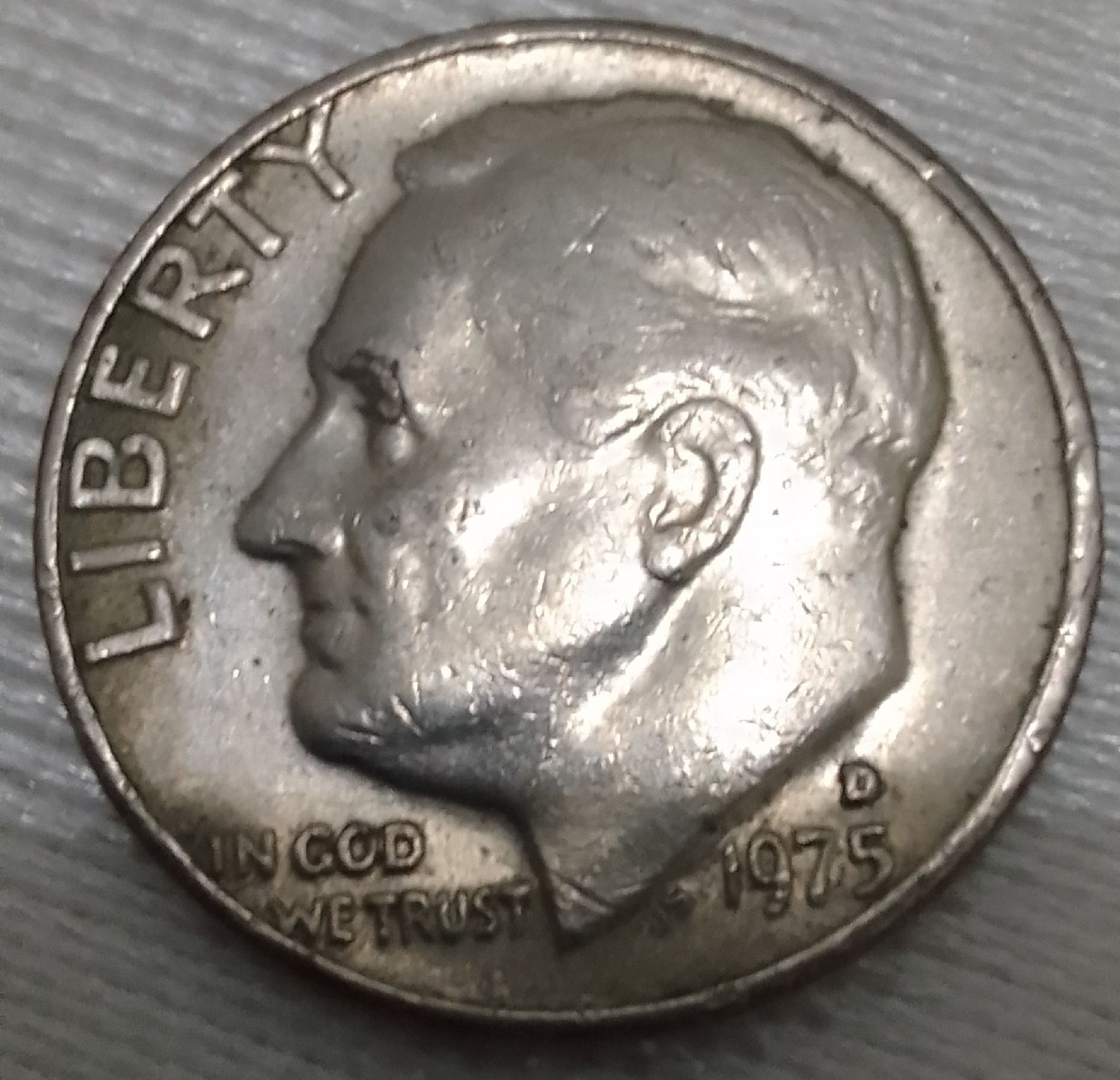 Foto 1 Moneta non identificata: Dime del 1975 de Estados Unidos de América