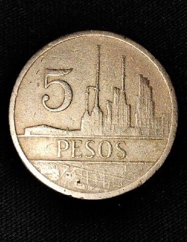 Foto 2 Moneta non identificata: MONEDA DE 5 PESOS COLOMBIANOS